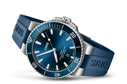 Oris Oris Aquis Date 01 733 7789 4135-07 4 23 35FC , наручные мужские часы фото под углом